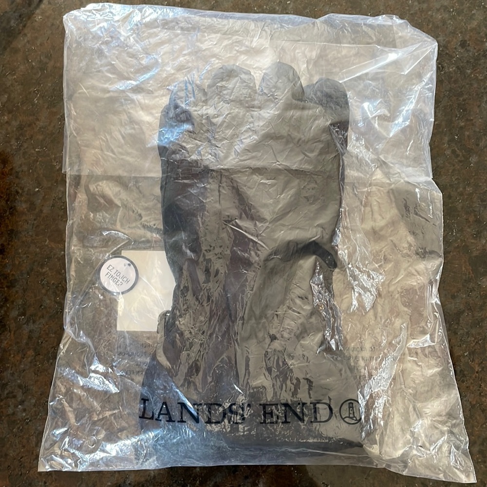 Land’s End Youth Gloves new in package size M
